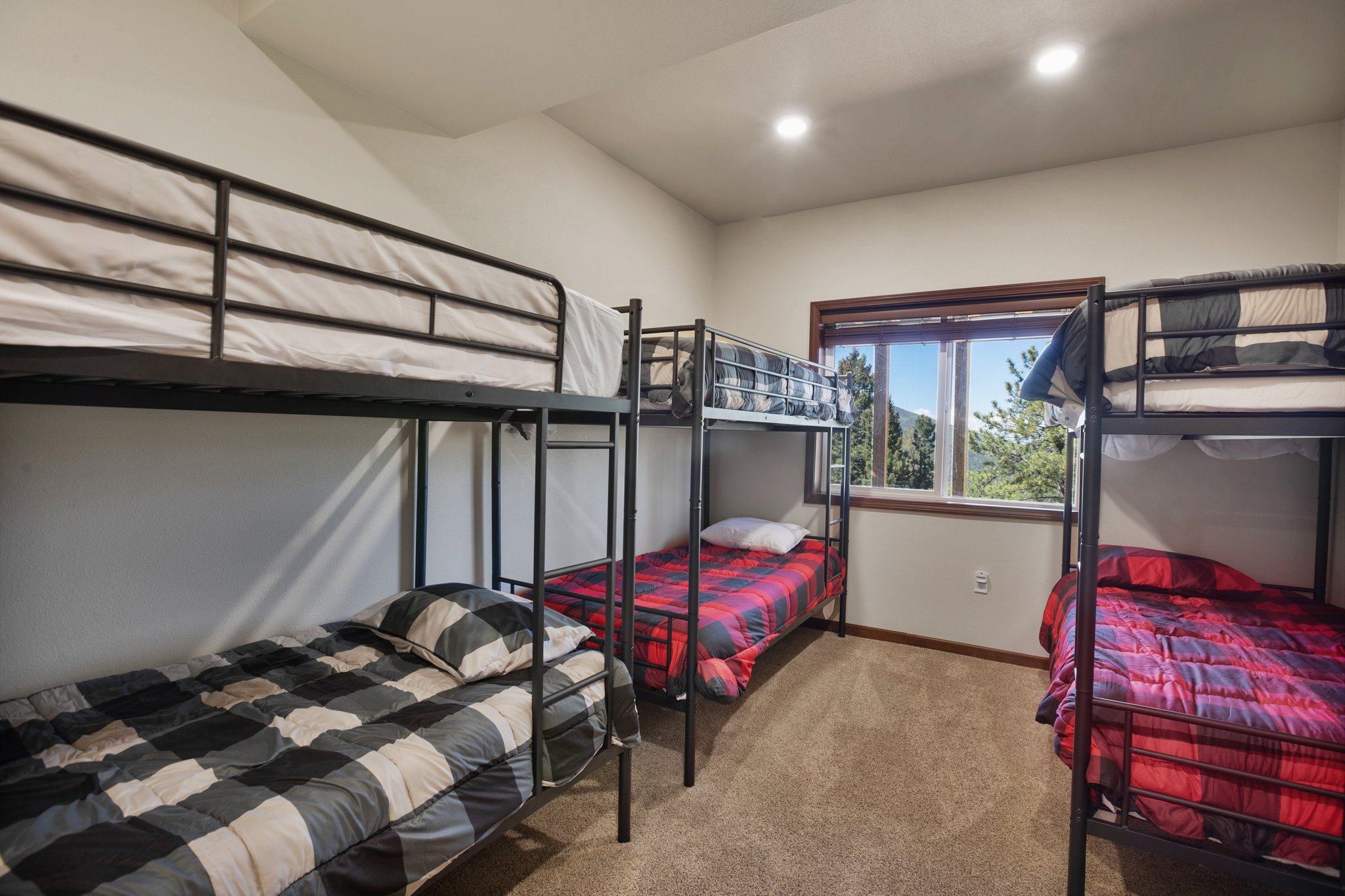 Cripple Creek, Colorado, 80813, United States, 4 Bedrooms Bedrooms, ,3 BathroomsBathrooms,Residential,For Sale,1856963