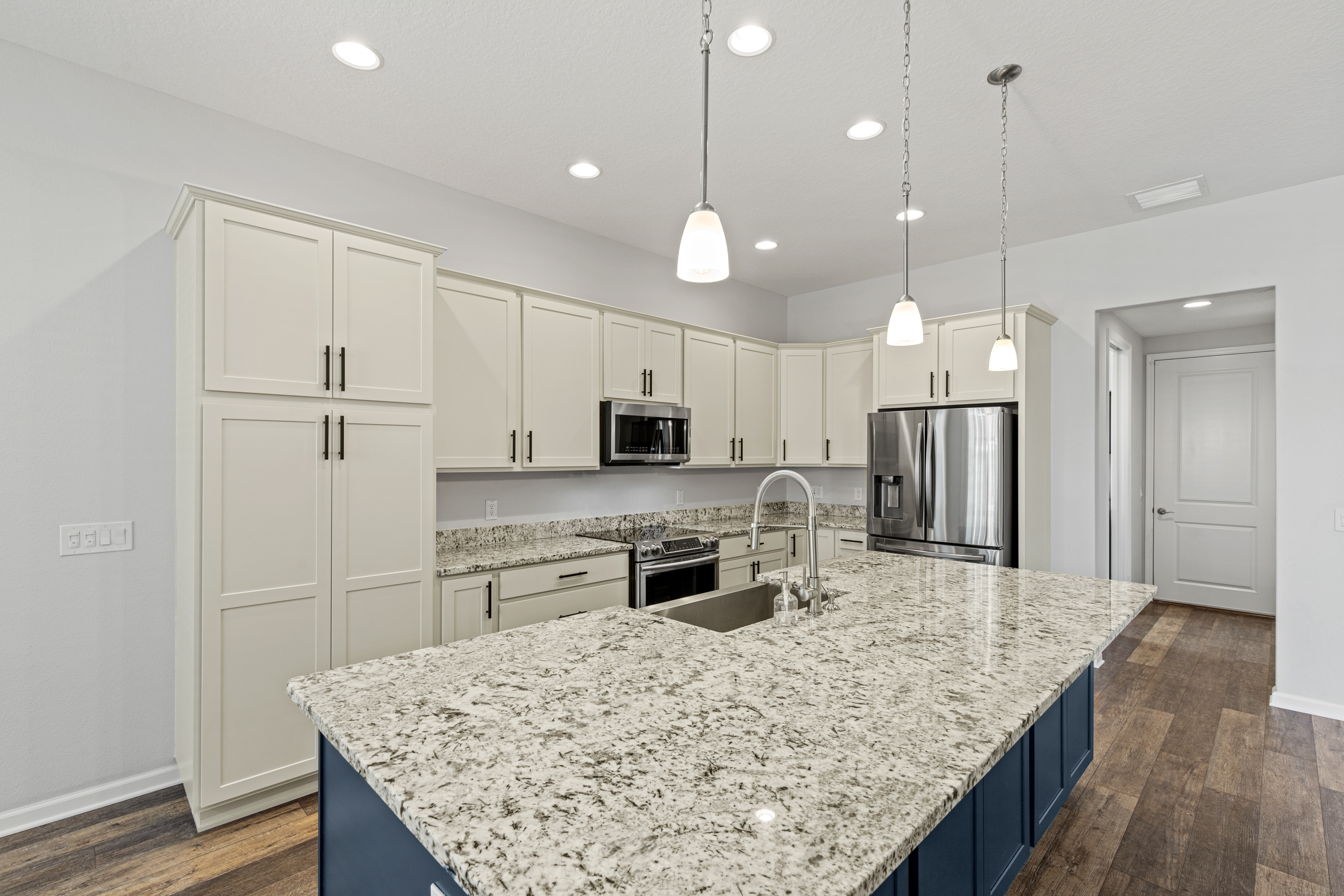 Oxford, Florida, 34484, United States, 3 Bedrooms Bedrooms, ,2 BathroomsBathrooms,Residential,For Sale,1989901