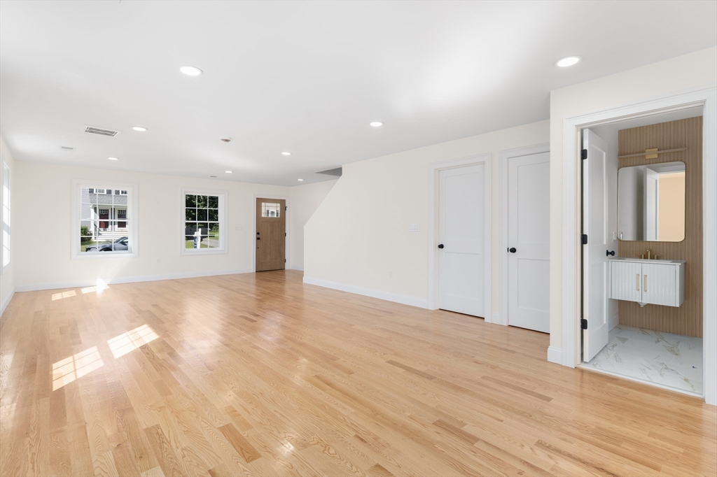 Attleboro, Massachusetts, 02703, United States, 3 Bedrooms Bedrooms, ,3 BathroomsBathrooms,Residential,For Sale,1908600