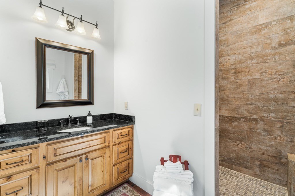 Murphy, North Carolina, 28906, United States, 3 Bedrooms Bedrooms, ,3 BathroomsBathrooms,Residential,For Sale,1982645