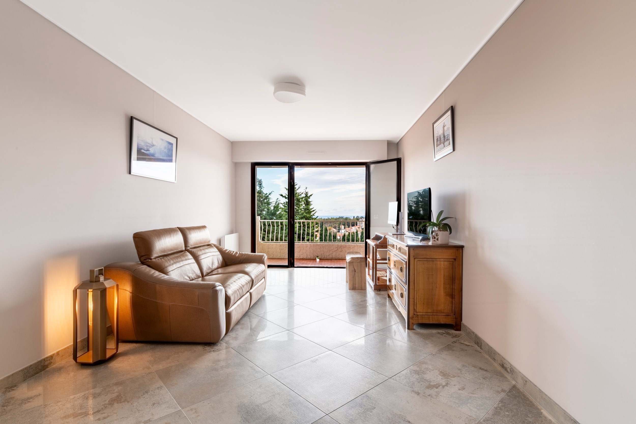  2-bedroom apartment in Vence: sea view, top floor, terraces, parking - 物件實景