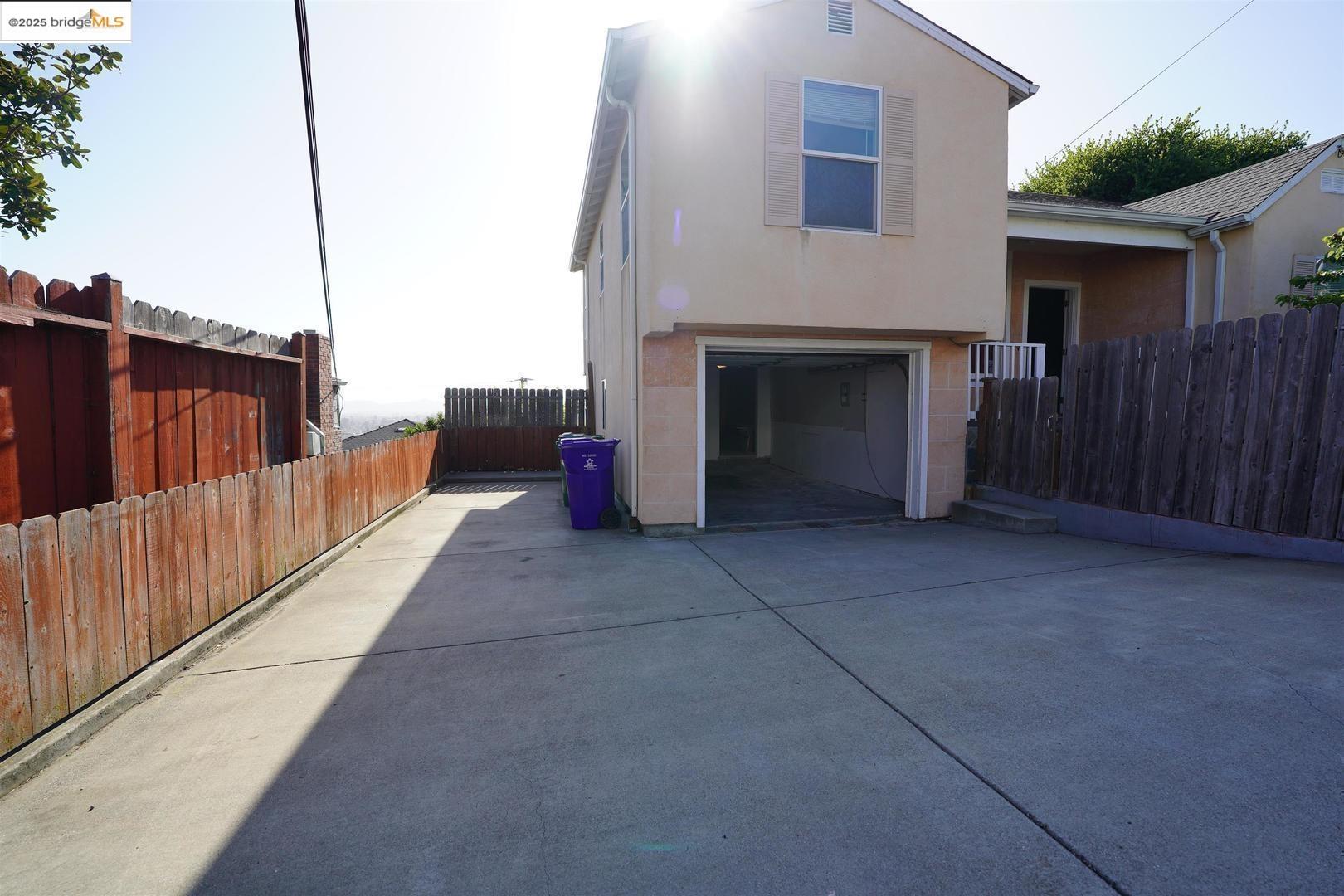 Richmond, California, 94805, United States, 5 Bedrooms Bedrooms, ,2 BathroomsBathrooms,Residential,For Sale,1895644