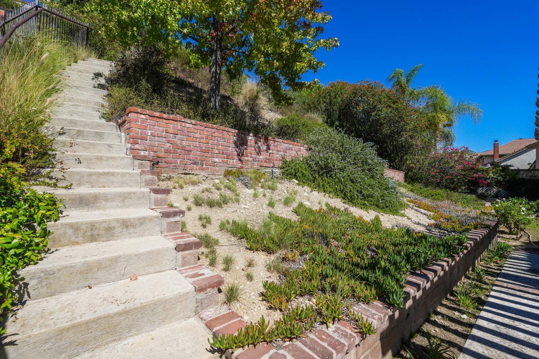 2440 Flintridge Drive - 物件實景