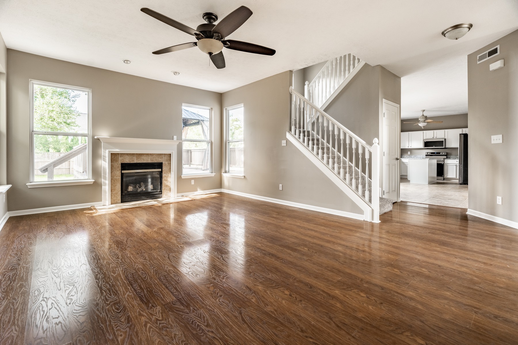  Beautifully Remodeled Geist-Area 4 Bedroom Home - 物件實景