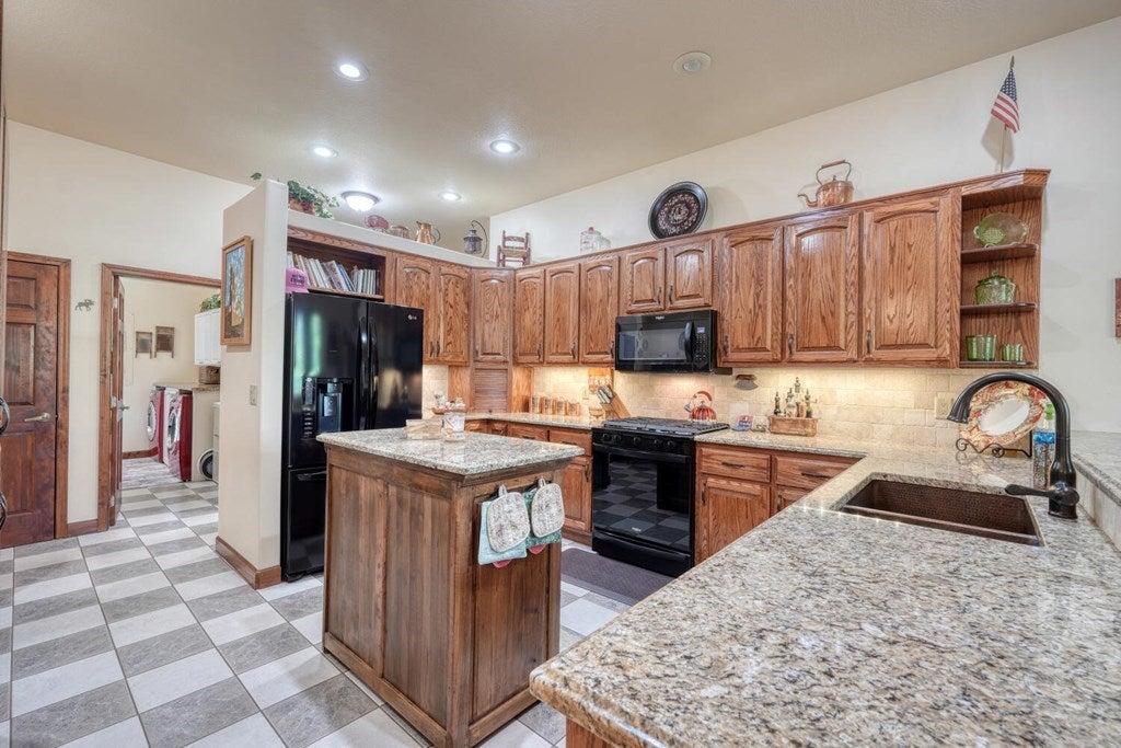 Murphy, North Carolina, 28906, United States, 3 Bedrooms Bedrooms, ,2 BathroomsBathrooms,Residential,For Sale,1926977