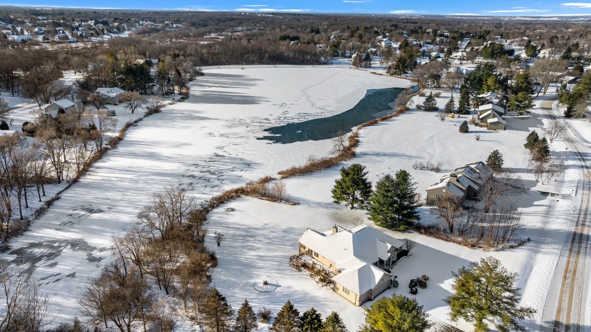 Roscoe, Illinois, 61073, United States, 3 Bedrooms Bedrooms, ,4 BathroomsBathrooms,Residential,For Sale,2011346