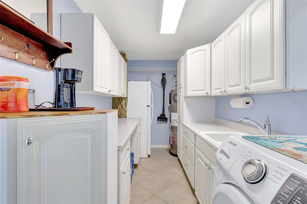 Bradenton, Florida, 34210, United States, 3 Bedrooms Bedrooms, ,3 BathroomsBathrooms,Residential,For Sale,1895487