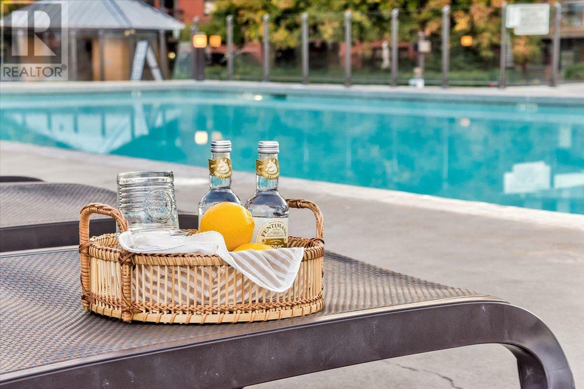 KELOWNA, British Columbia, V1Y 1G6, CA, 2 Bedrooms Bedrooms, ,2 BathroomsBathrooms,Residential,For Sale,1961350