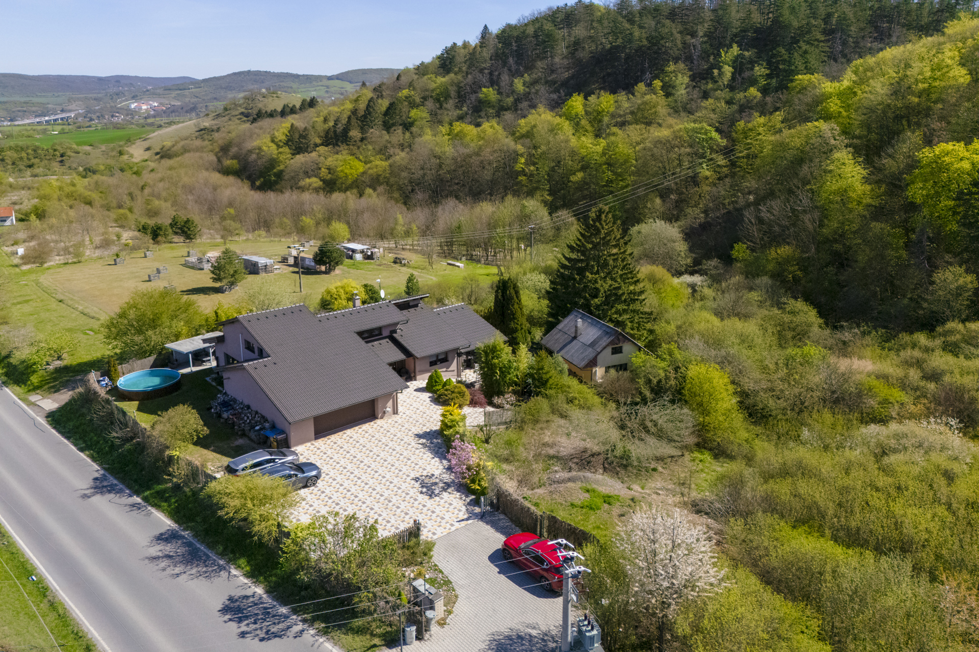  Spacious Family Residence with Guest Cottage - 物件實景