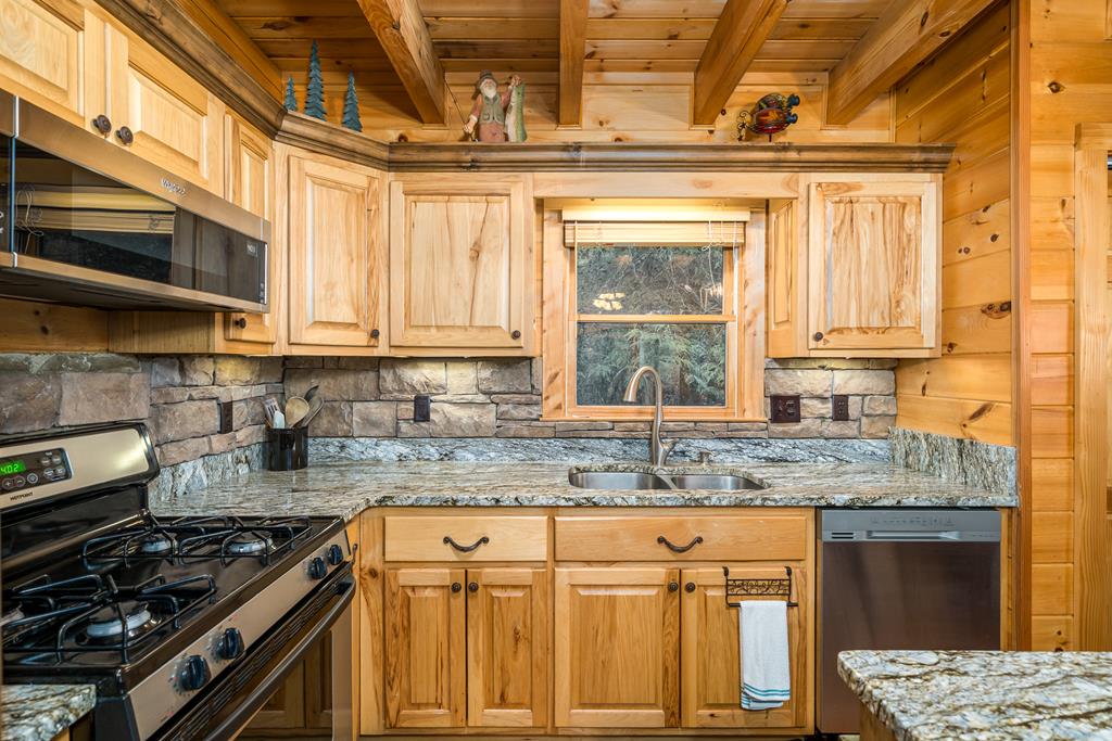 Ellijay, Georgia, 30540, United States, 3 Bedrooms Bedrooms, ,2 BathroomsBathrooms,Residential,For Sale,1972067