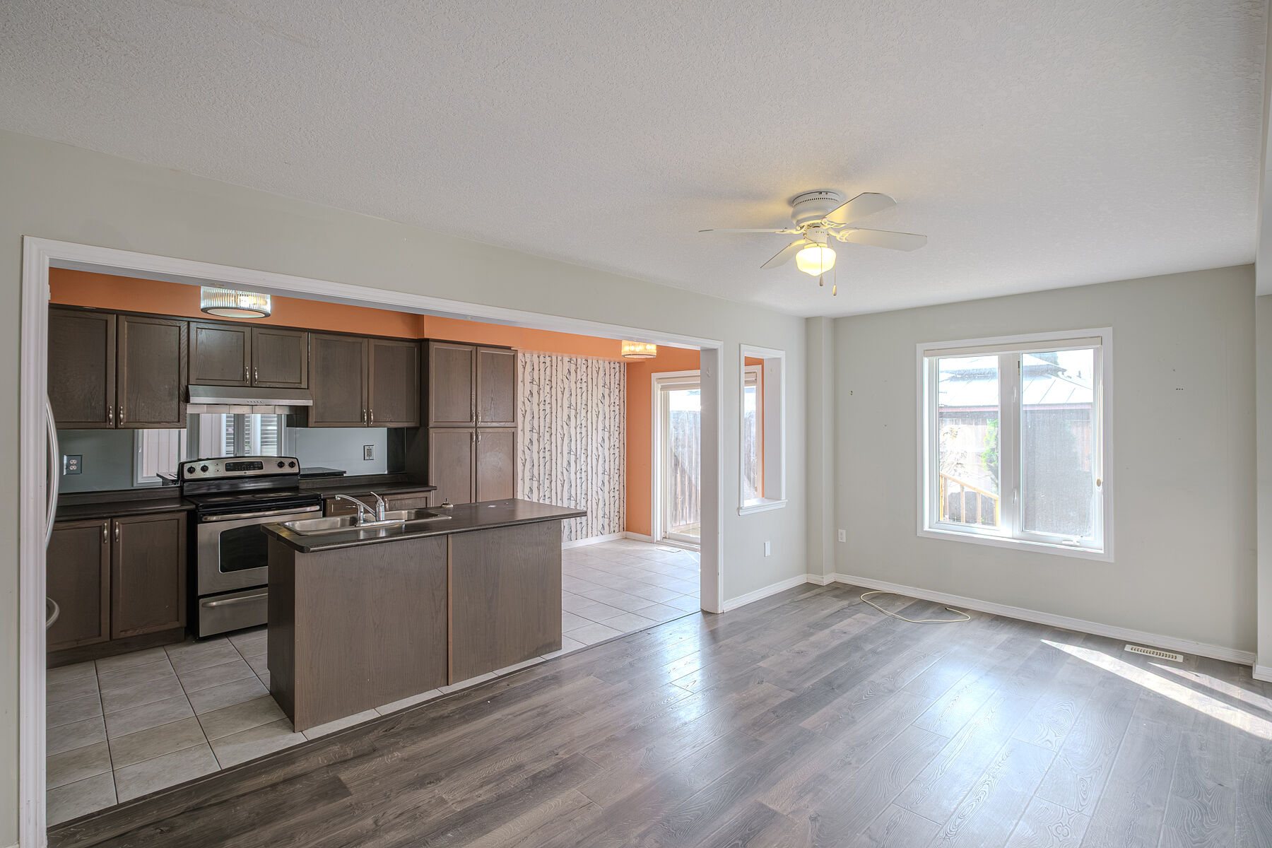  Home in Desirable West Brant - 物件實景
