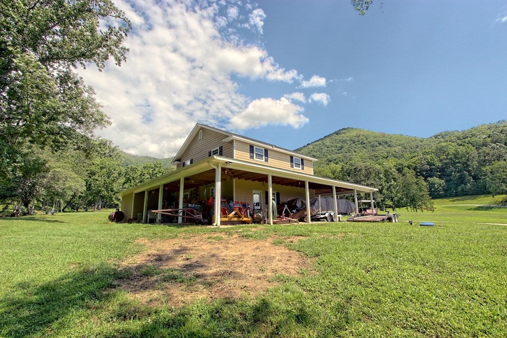 Hayesville, North Carolina, 28904, United States, 5 Bedrooms Bedrooms, ,5 BathroomsBathrooms,Residential,For Sale,1913677