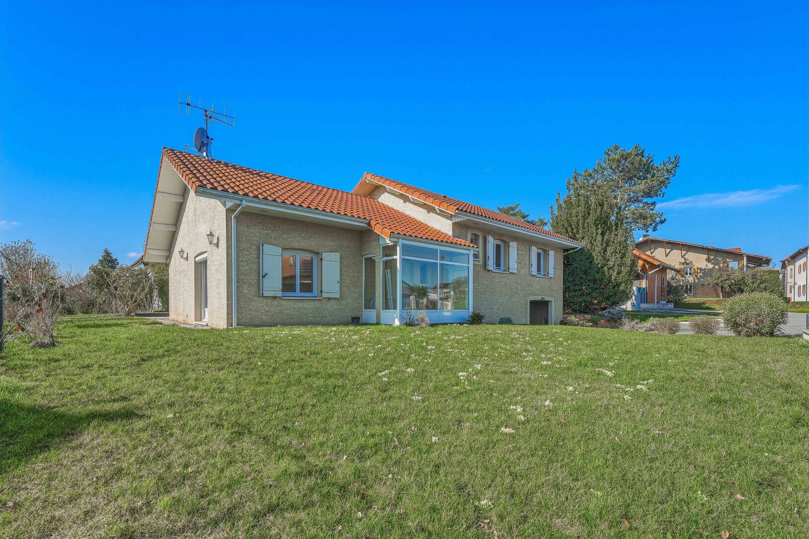  Elegant family home very close to the border in a quiet location - 物件實景