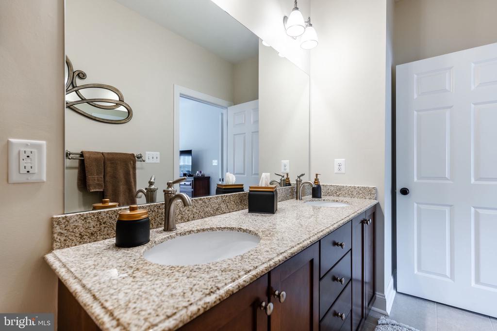 Chestertown, Maryland, 21620, United States, 2 Bedrooms Bedrooms, ,3 BathroomsBathrooms,Residential,For Sale,1949914