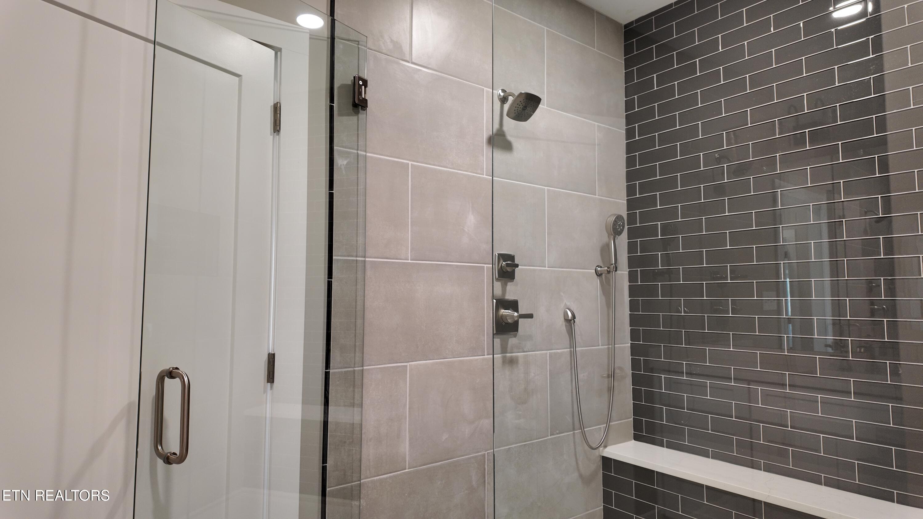 Loudon, Tennessee, 37774, United States, 4 Bedrooms Bedrooms, ,3 BathroomsBathrooms,Residential,For Sale,1981899