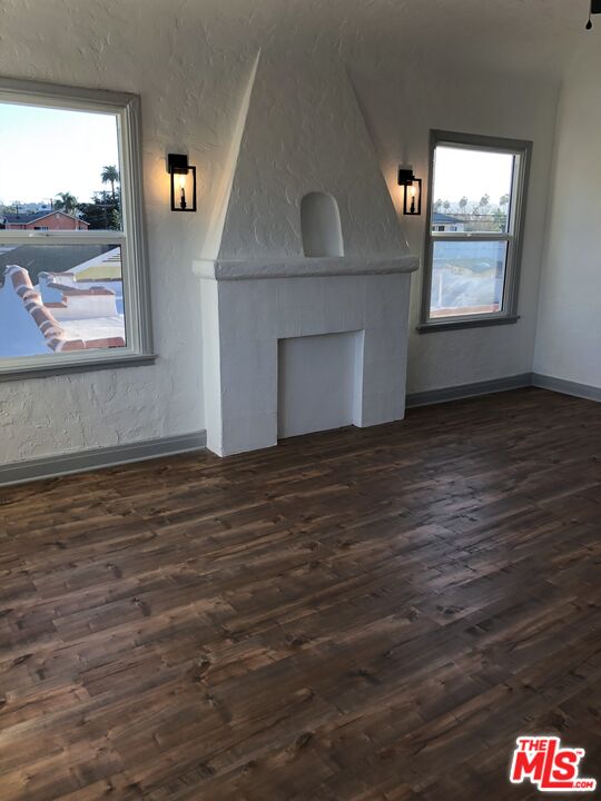 Los Angeles, California, 90016, United States, 10 Bedrooms Bedrooms, ,Residential,For Sale,1939338