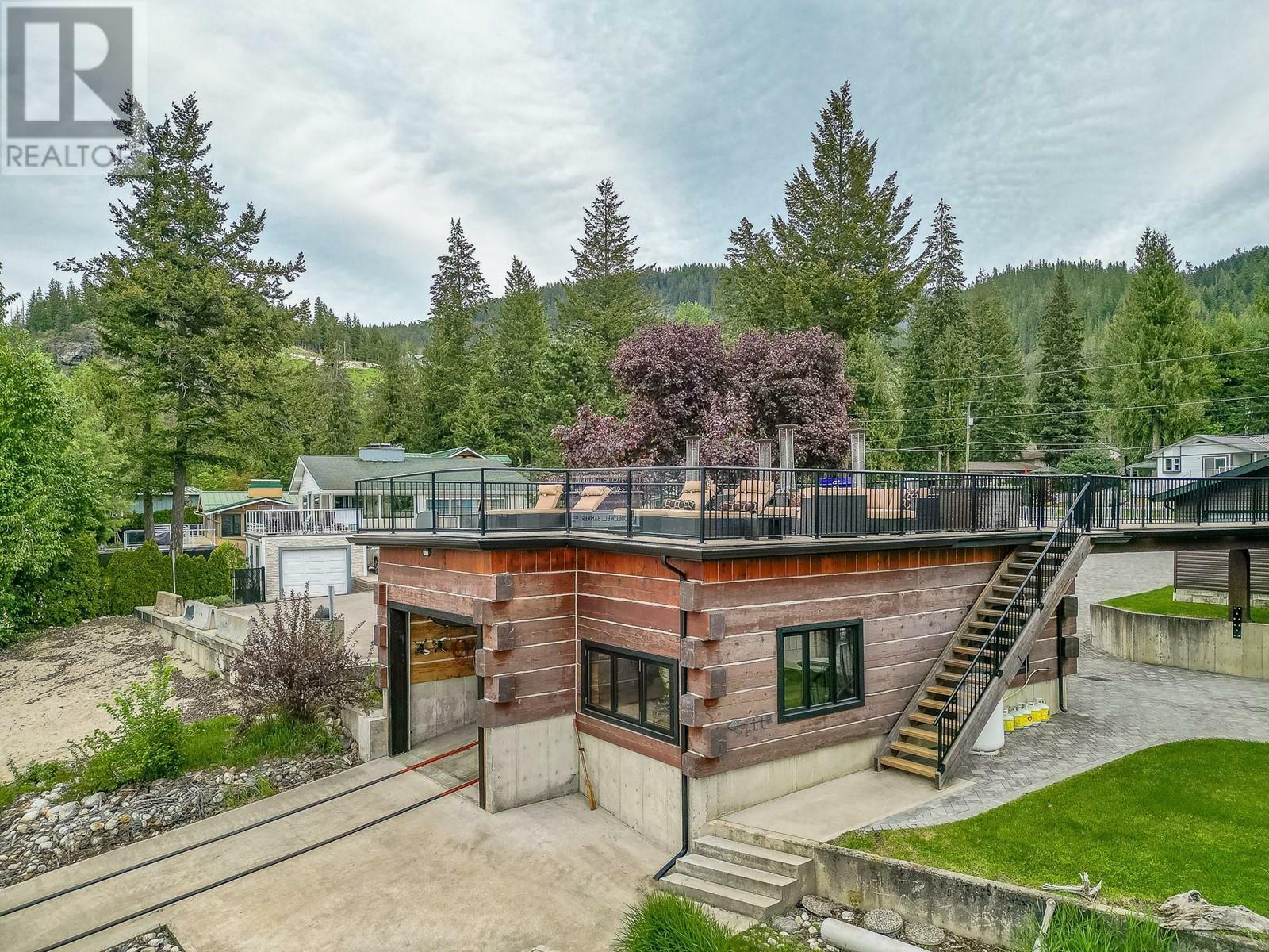 SICAMOUS, British Columbia, V0E 2V1, CA, 3 Bedrooms Bedrooms, ,3 BathroomsBathrooms,Residential,For Sale,1837122