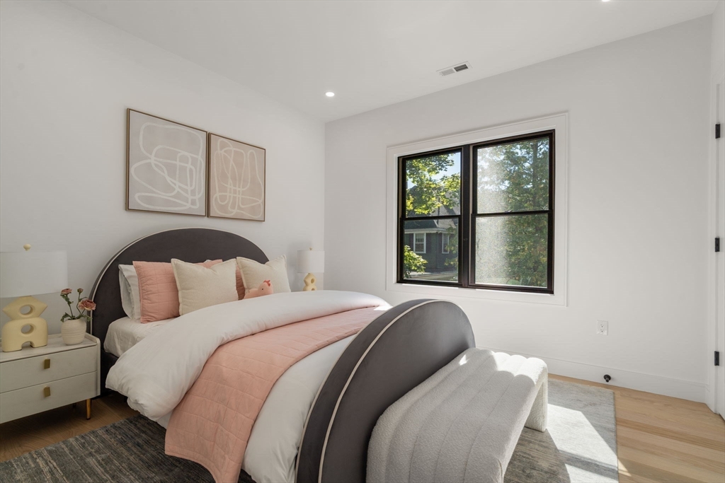 Newton, Massachusetts, 02458, United States, 4 Bedrooms Bedrooms, ,4 BathroomsBathrooms,Residential,For Sale,1991702