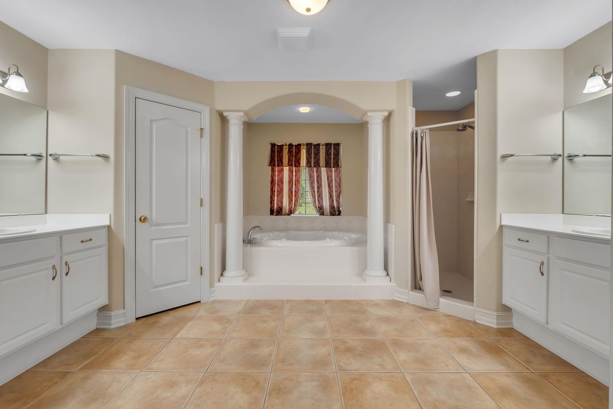 Tallahassee, Florida, 32312, United States, 4 Bedrooms Bedrooms, ,3 BathroomsBathrooms,Residential,For Sale,1966358