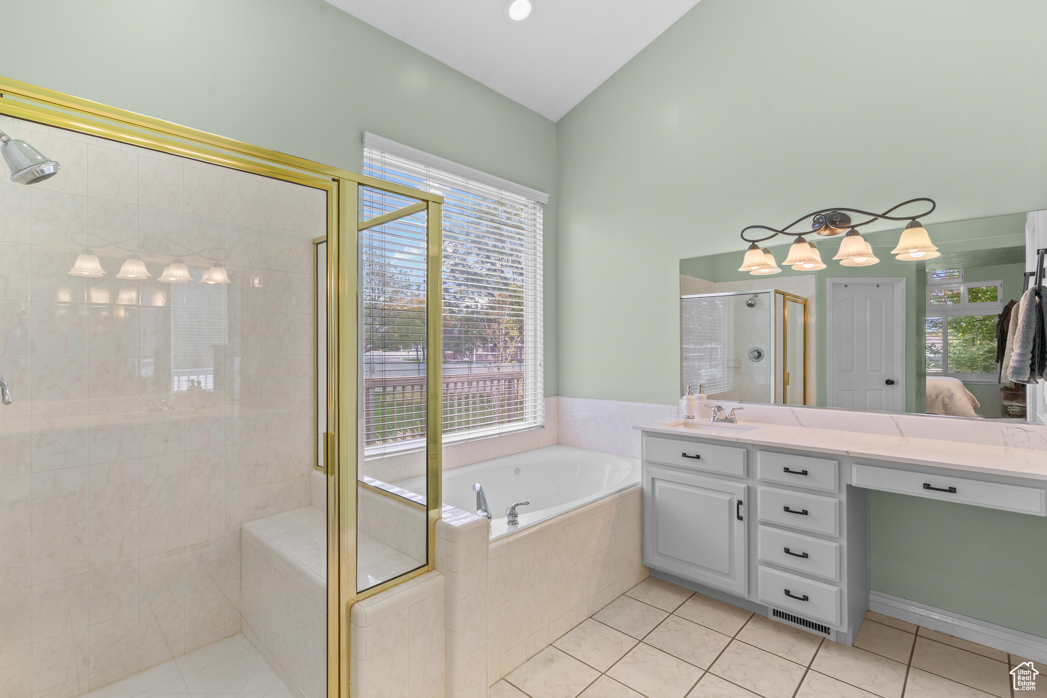 Riverton, Utah, 84065, United States, 6 Bedrooms Bedrooms, ,4 BathroomsBathrooms,Residential,For Sale,1983614