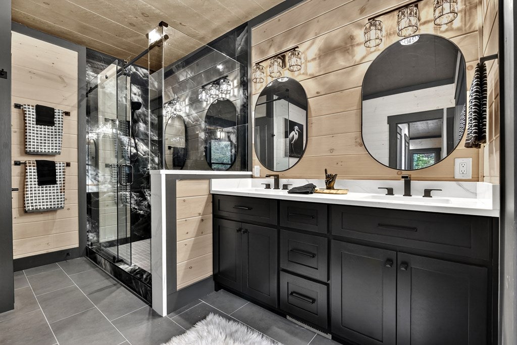 Mineral Bluff, Georgia, 30559, United States, 4 Bedrooms Bedrooms, ,5 BathroomsBathrooms,Residential,For Sale,1986837