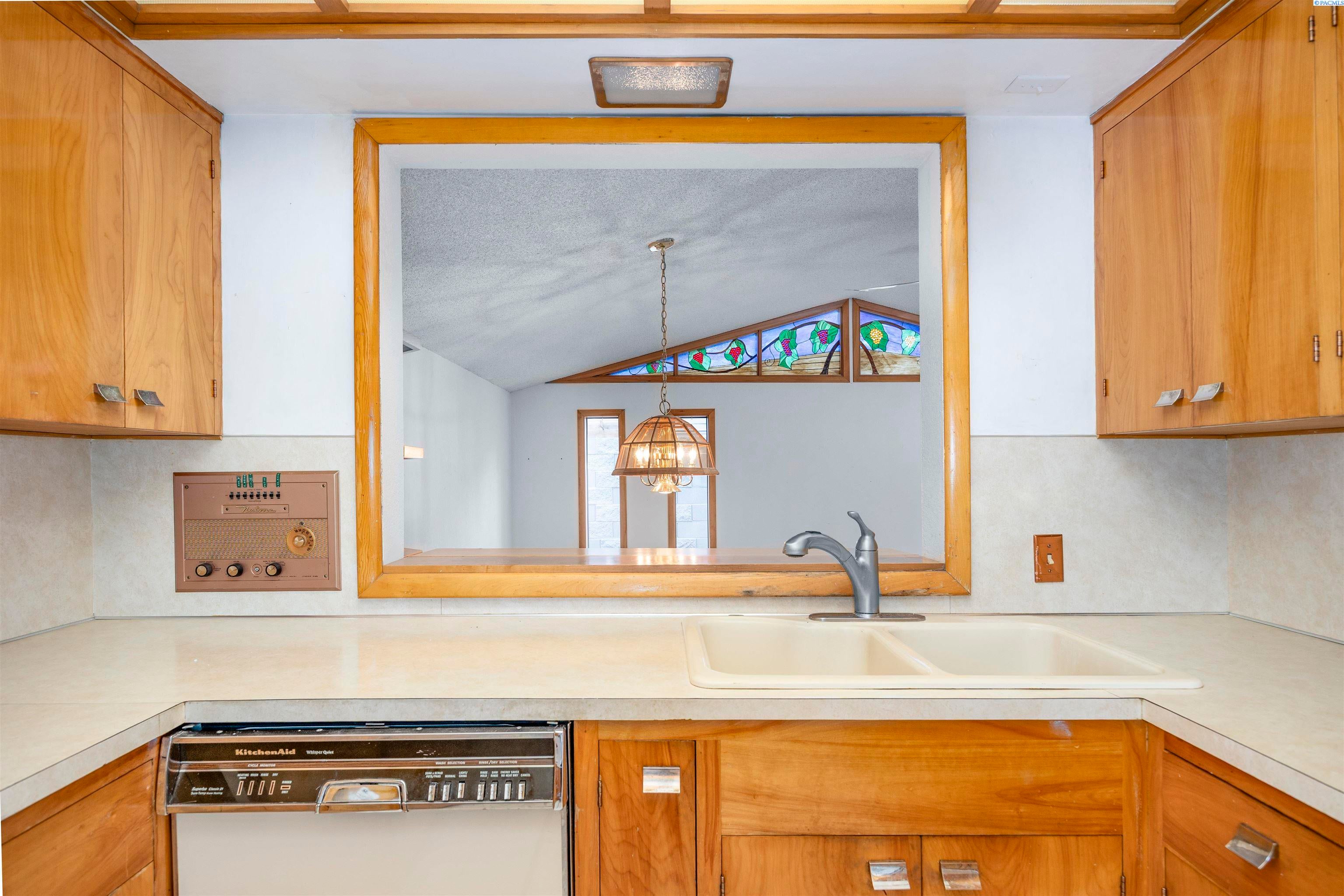 Sunnyside, Washington, 98944, United States, 3 Bedrooms Bedrooms, ,3 BathroomsBathrooms,Residential,For Sale,1973800