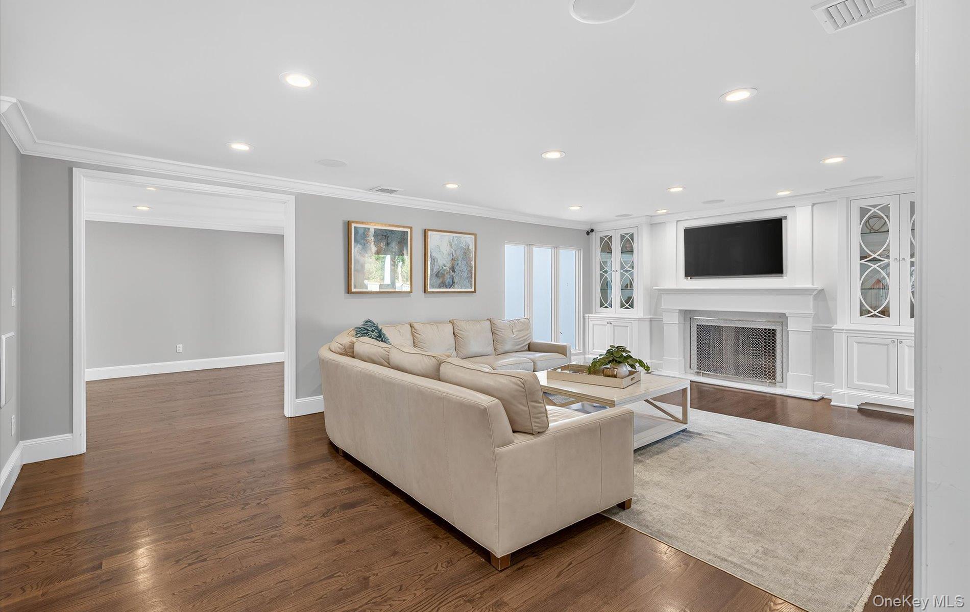 Woodbury, New York, 11797, United States, 5 Bedrooms Bedrooms, ,6 BathroomsBathrooms,Residential,For Sale,1918098