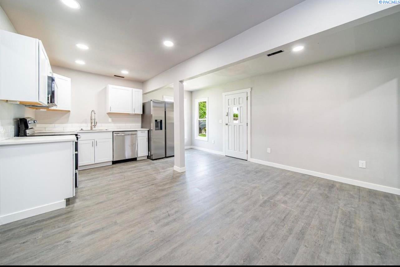 Kennewick, Washington, 99337, United States, 7 Bedrooms Bedrooms, ,Residential,For Sale,1915835