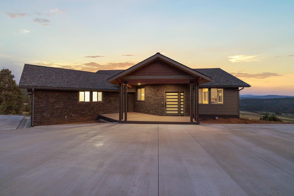 Klamath Falls, Oregon, 97601, United States, 3 Bedrooms Bedrooms, ,4 BathroomsBathrooms,Residential,For Sale,1794380