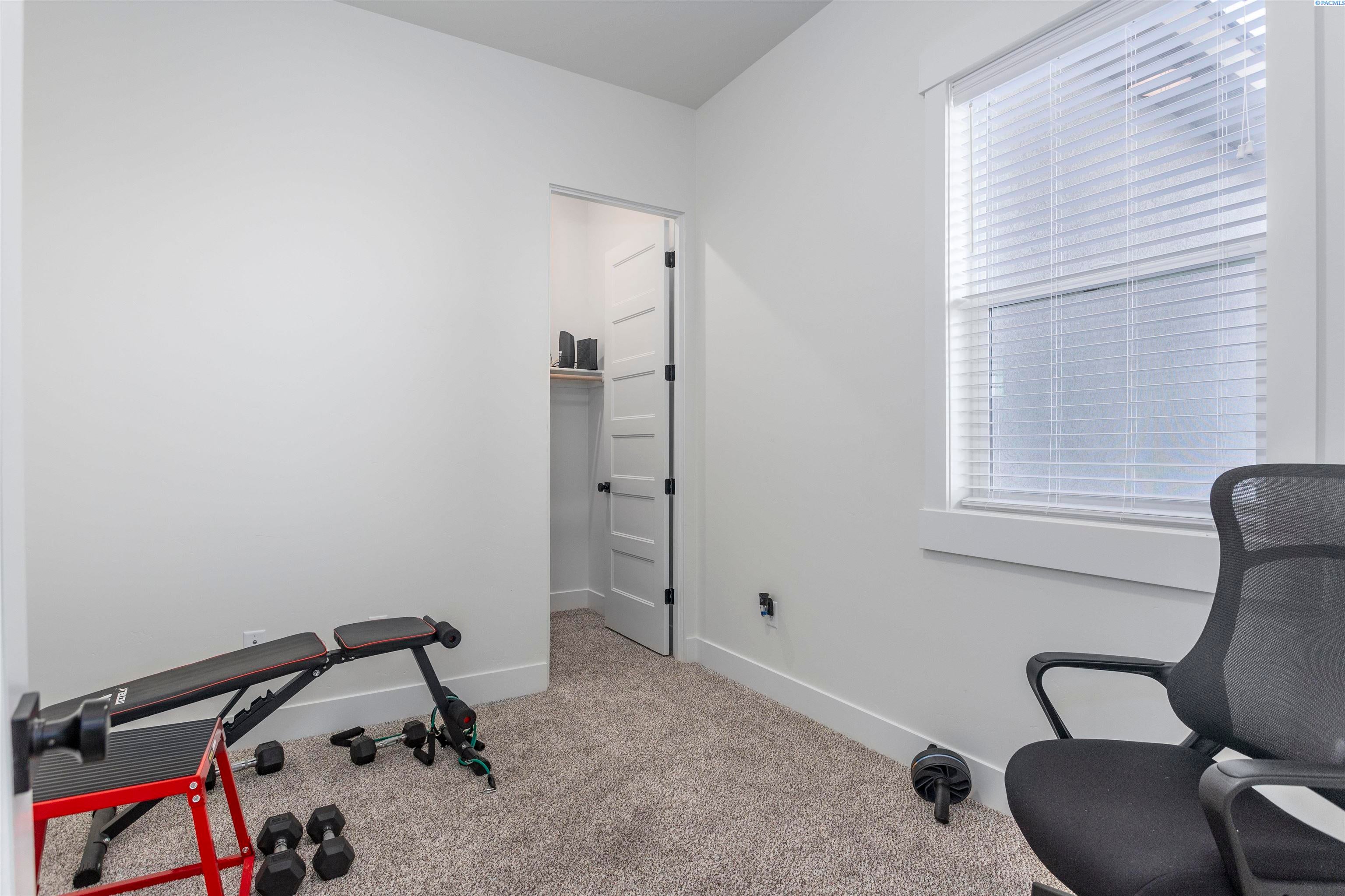 Kennewick, Washington, 99338, United States, 4 Bedrooms Bedrooms, ,3 BathroomsBathrooms,Residential,For Sale,2010743