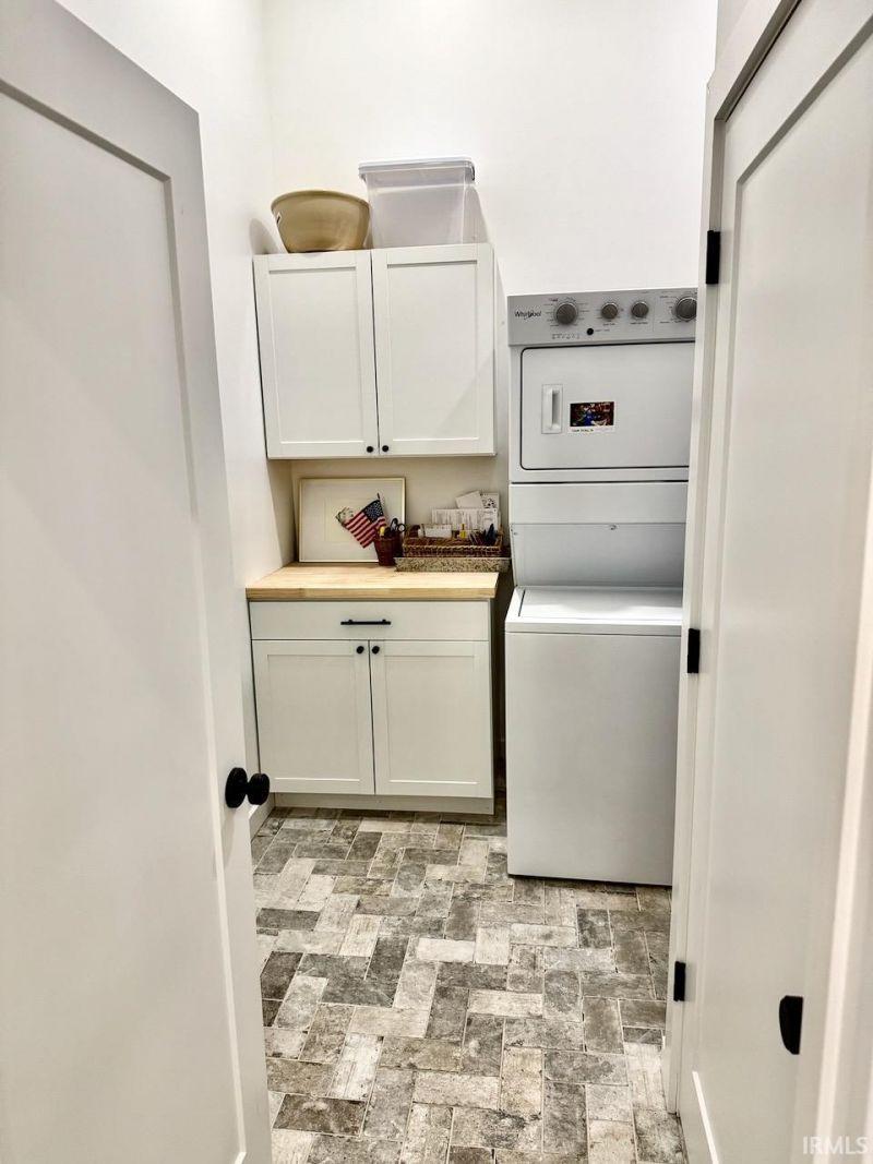 Muncie, Indiana, 47305, United States, 2 Bedrooms Bedrooms, ,3 BathroomsBathrooms,Residential,For Sale,1784129