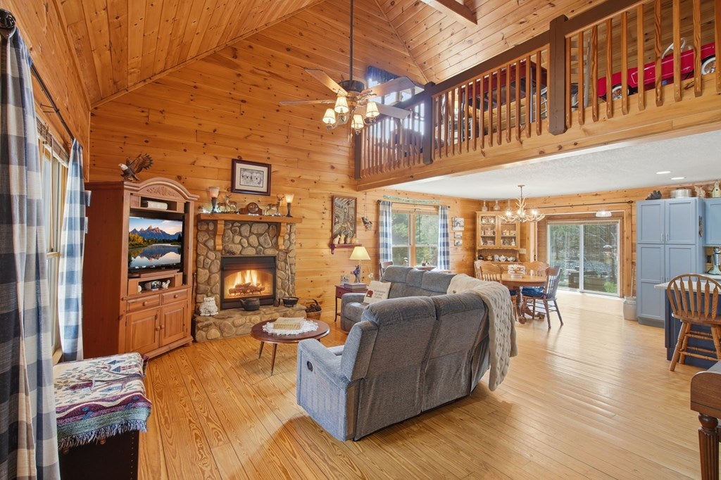 Ellijay, Georgia, 30540, United States, 3 Bedrooms Bedrooms, ,3 BathroomsBathrooms,Residential,For Sale,2034998