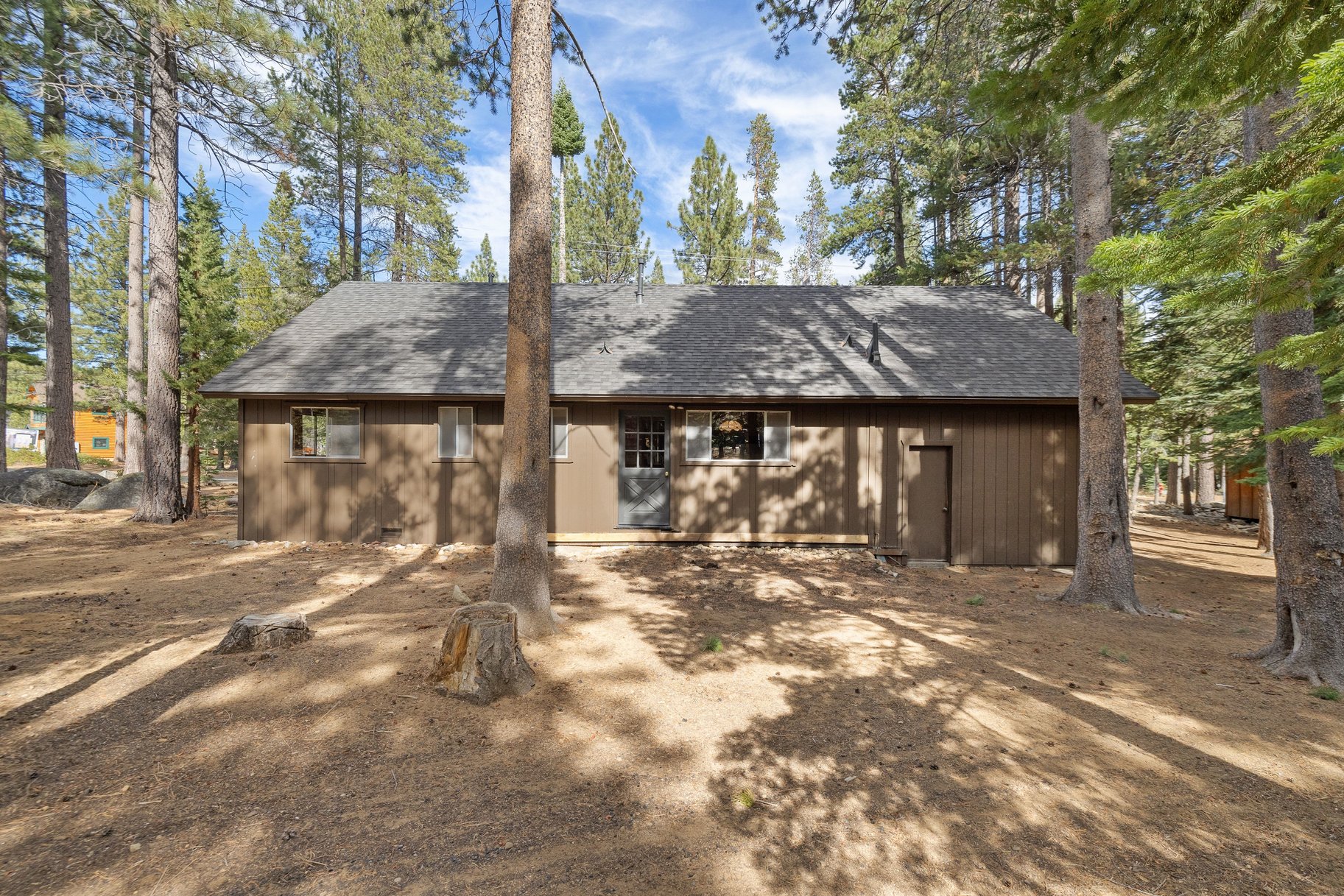  Charming Tahoe Cabin Beside Forest Service Land—Your Mountain Getaway Awaits - 物件實景