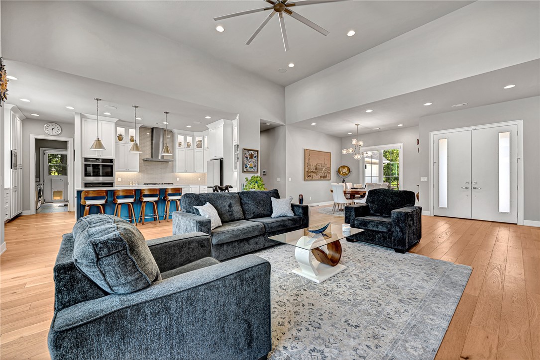 Bentonville, Arkansas, 72713, United States, 4 Bedrooms Bedrooms, ,5 BathroomsBathrooms,Residential,For Sale,1950806