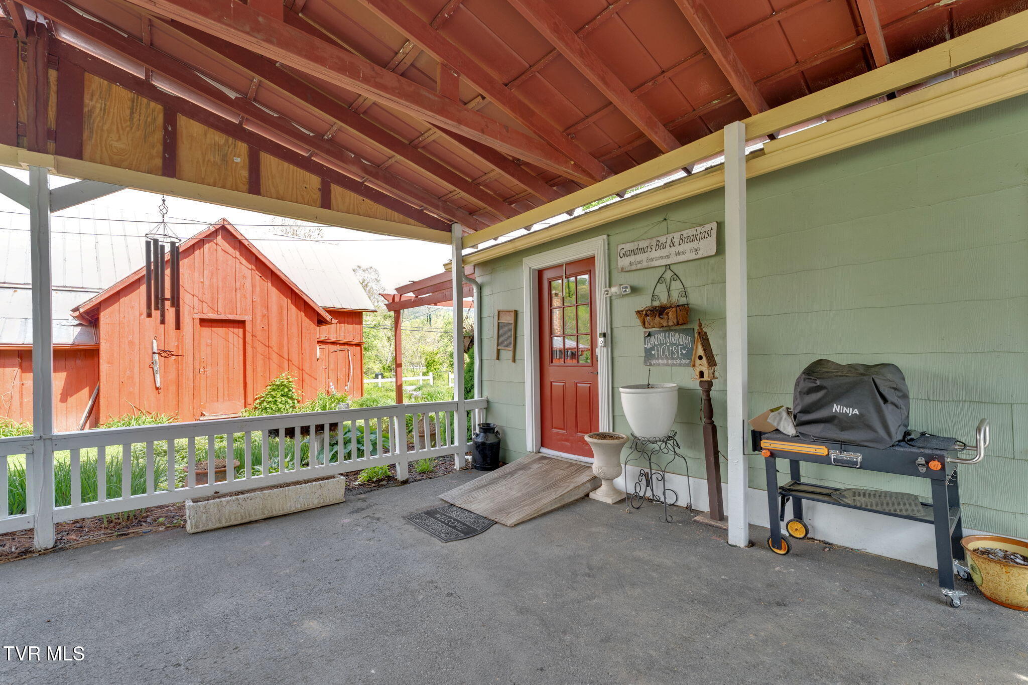 Roan Mountain, Tennessee, 37687, United States, 4 Bedrooms Bedrooms, ,2 BathroomsBathrooms,Residential,For Sale,2010992