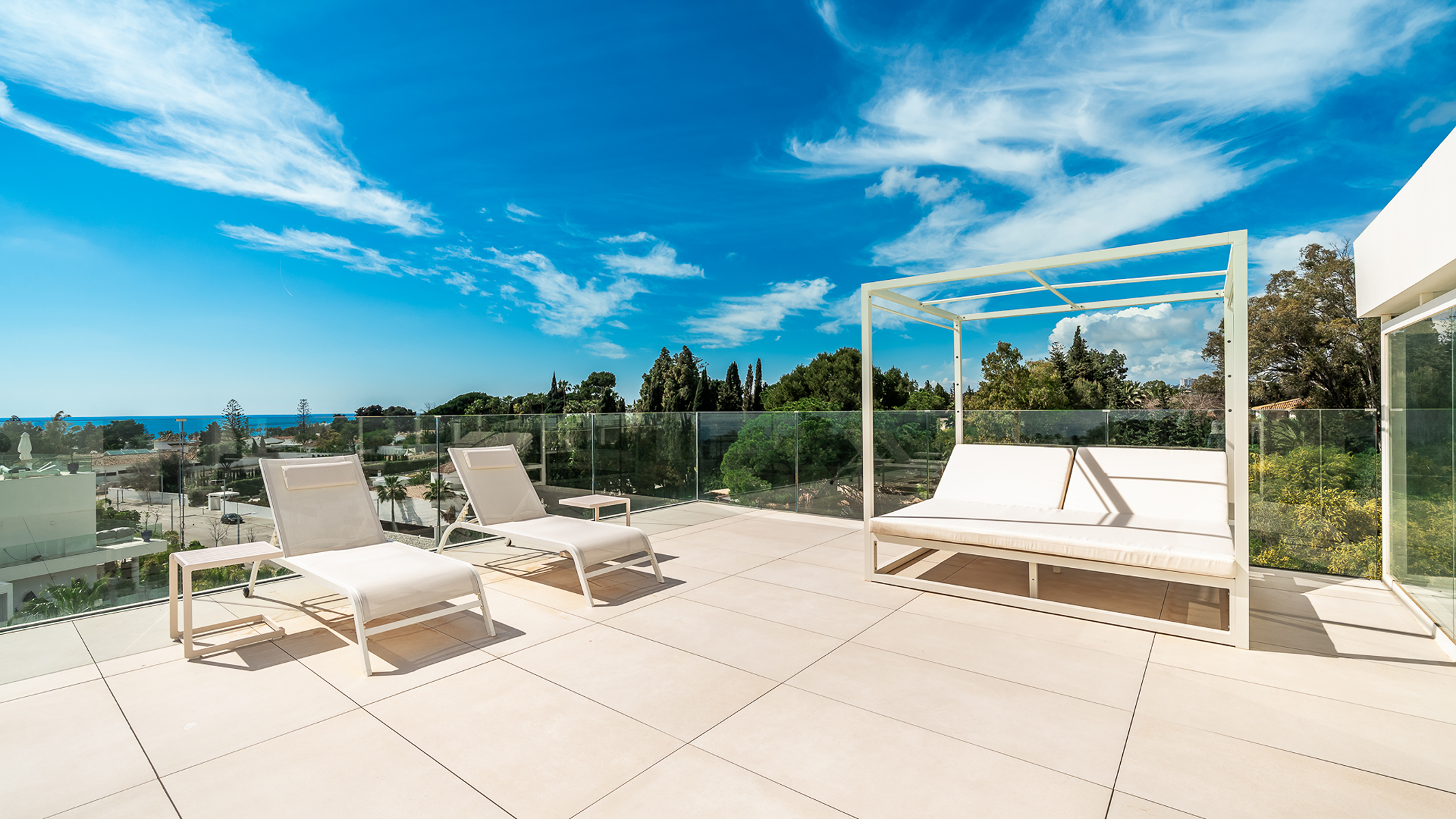  3-bedroom penthouse duplex with pool and sea views in Benalús, Marbella - 物件實景