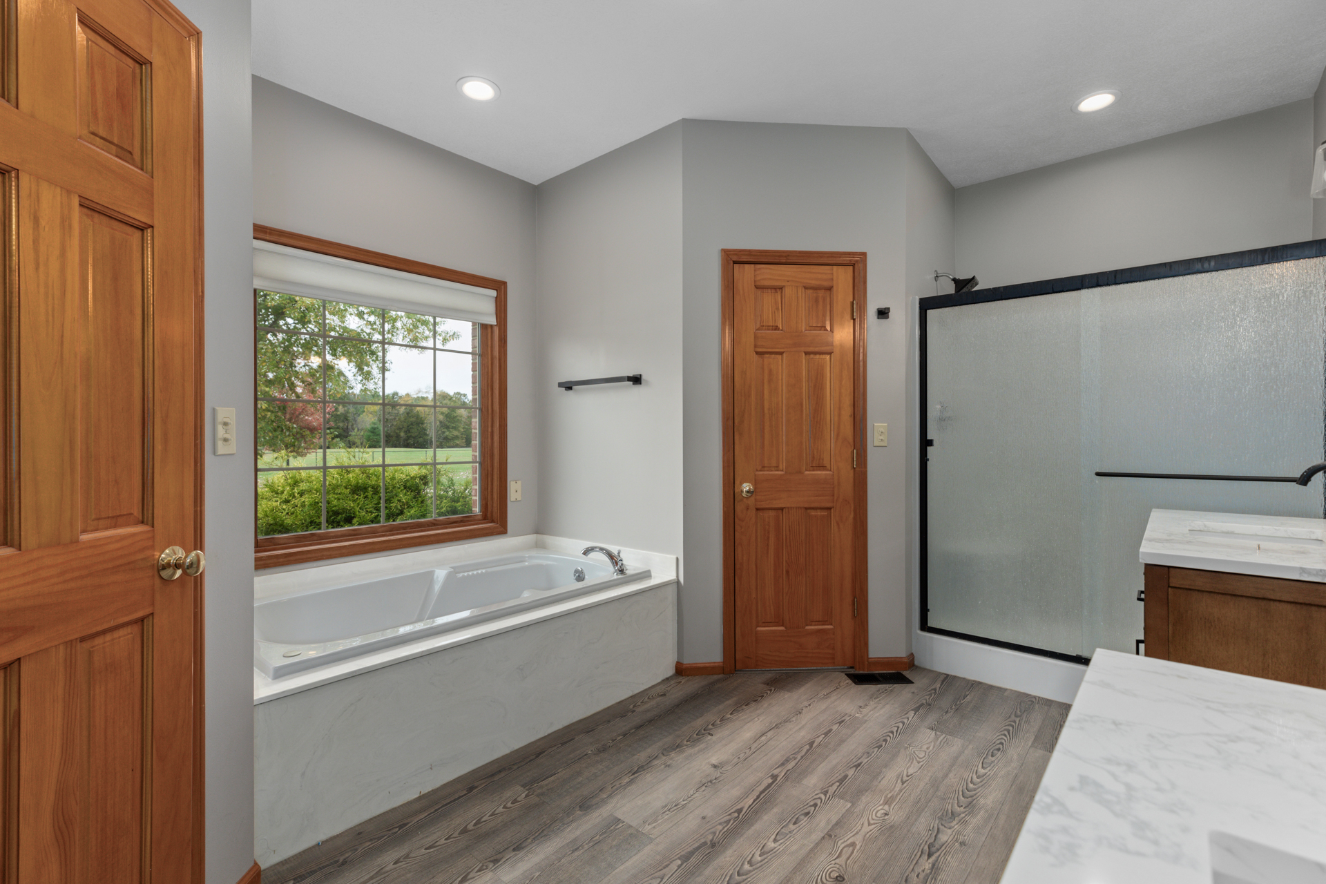 Litchfield, Illinois, 62056, United States, 5 Bedrooms Bedrooms, ,4 BathroomsBathrooms,Residential,For Sale,1986083