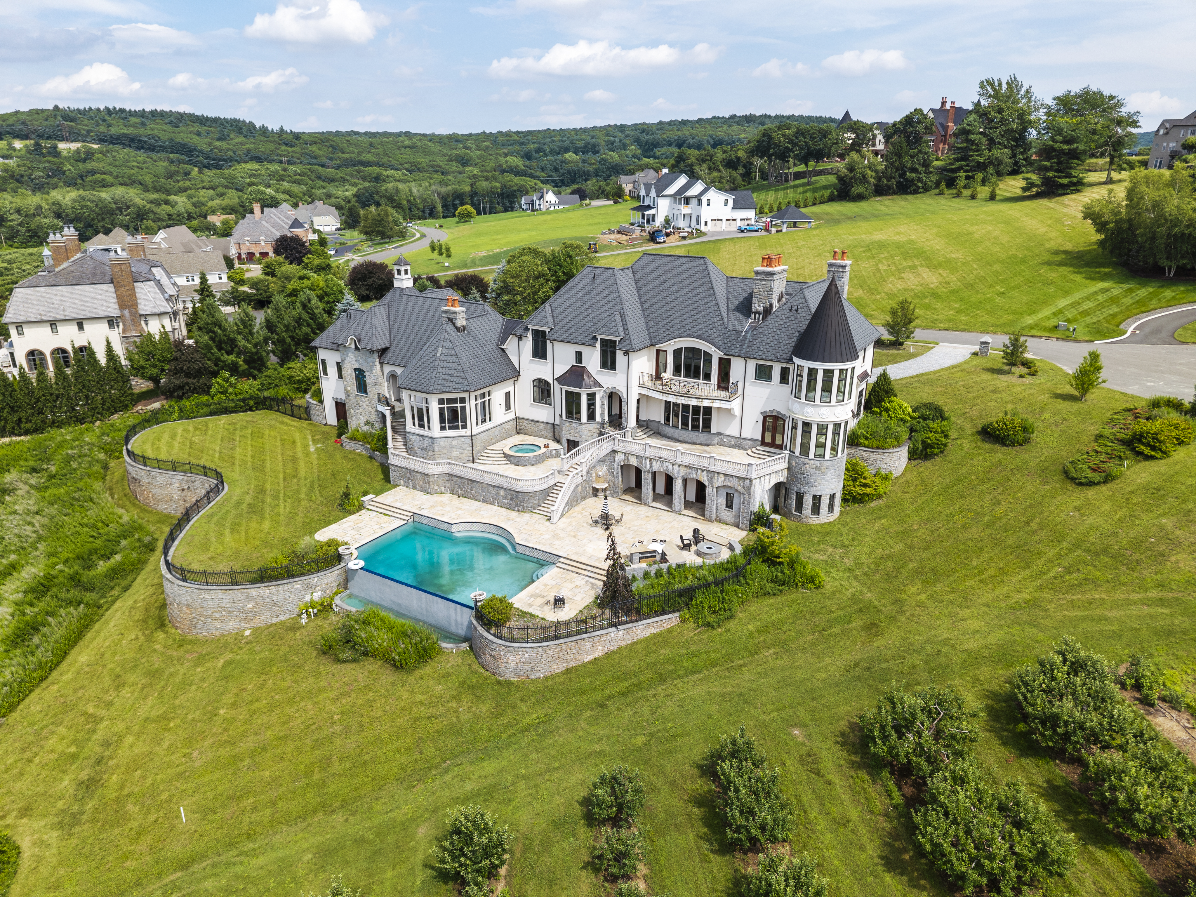  105 Crystal Ridge Road - 物件實景