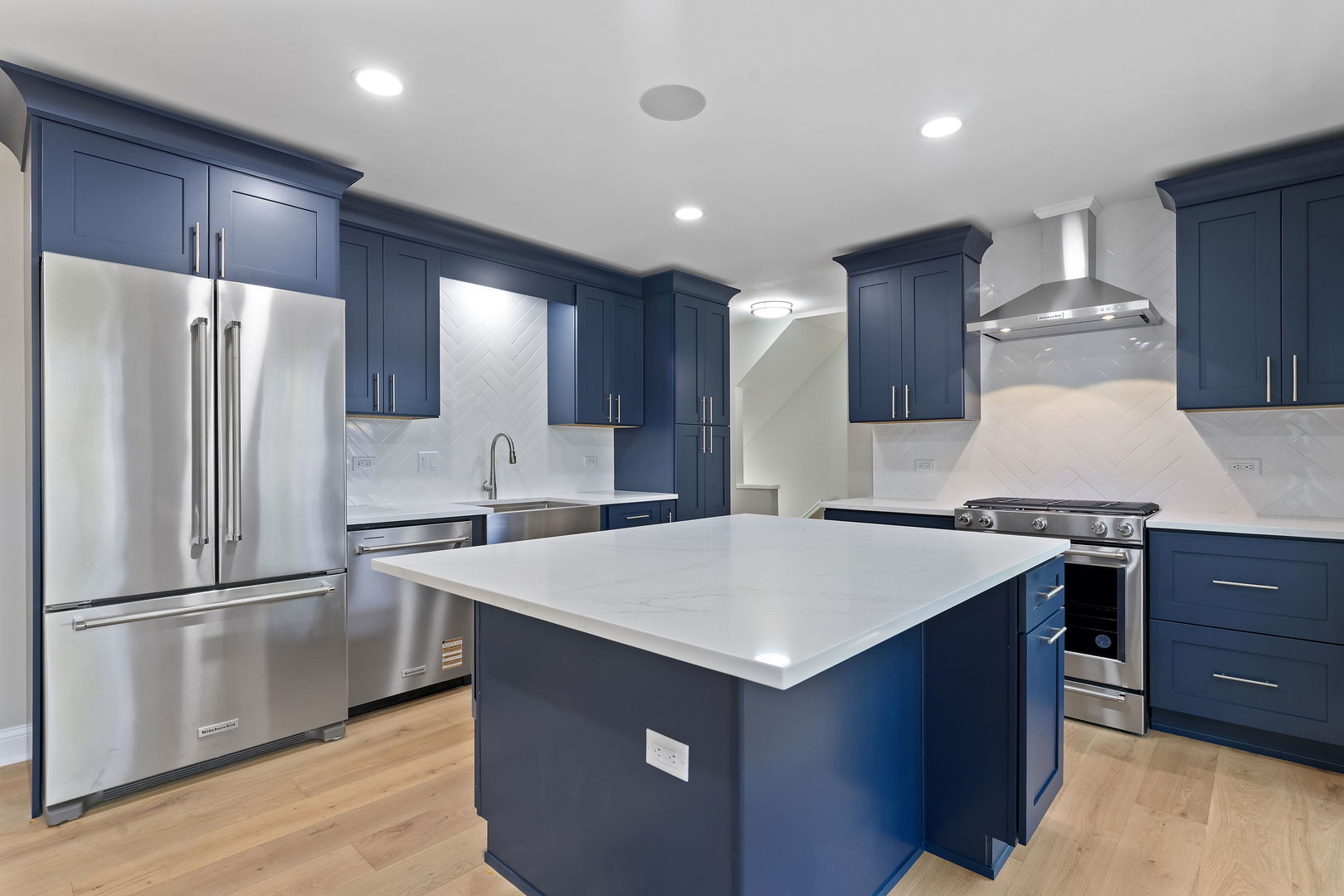 Chicago, Illinois, 60614, United States, 3 Bedrooms Bedrooms, ,2 BathroomsBathrooms,Residential,For Sale,1988953