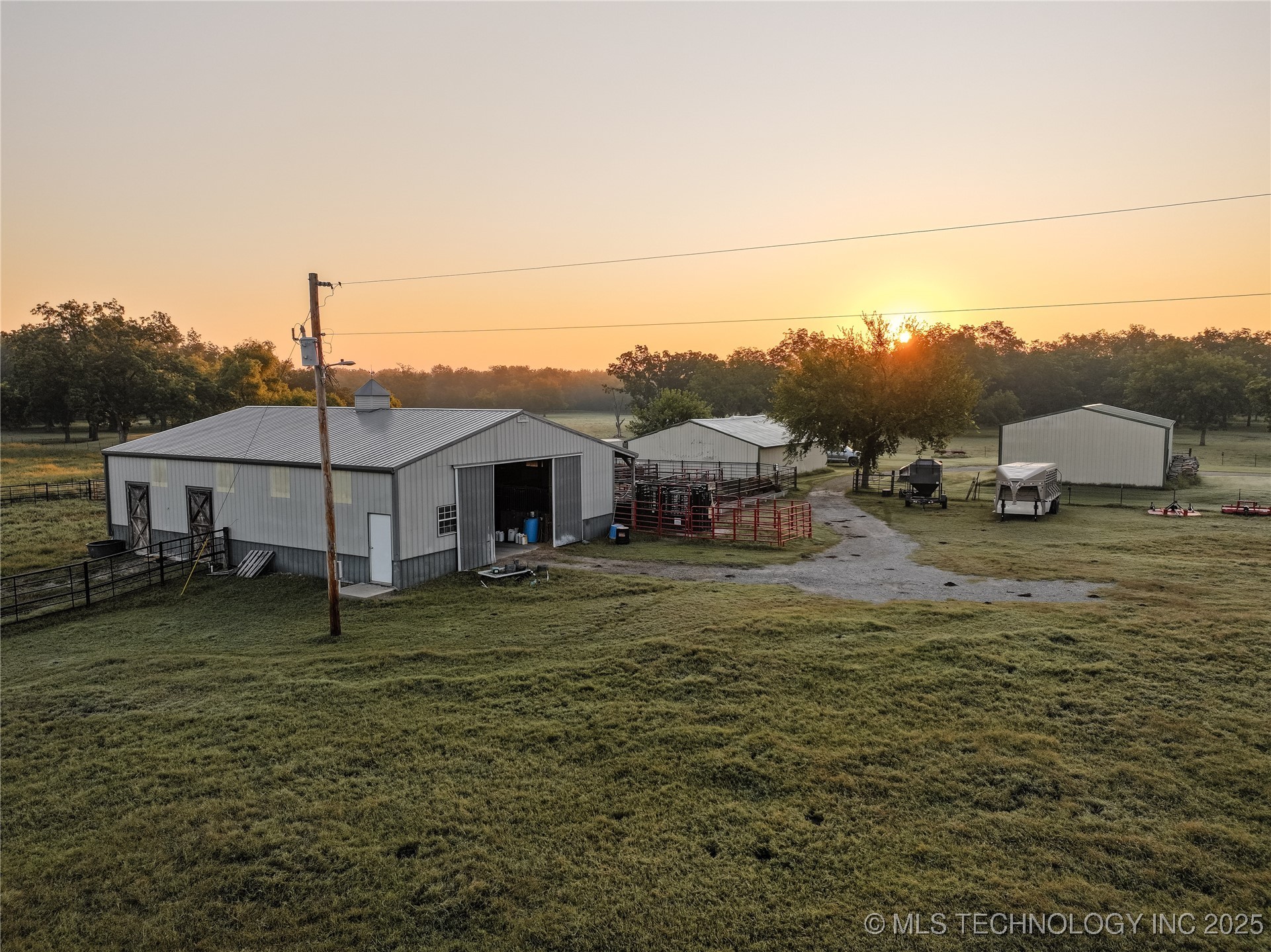 Henryetta, Oklahoma, 74437, United States, 4 Bedrooms Bedrooms, ,4 BathroomsBathrooms,Residential,For Sale,1927120