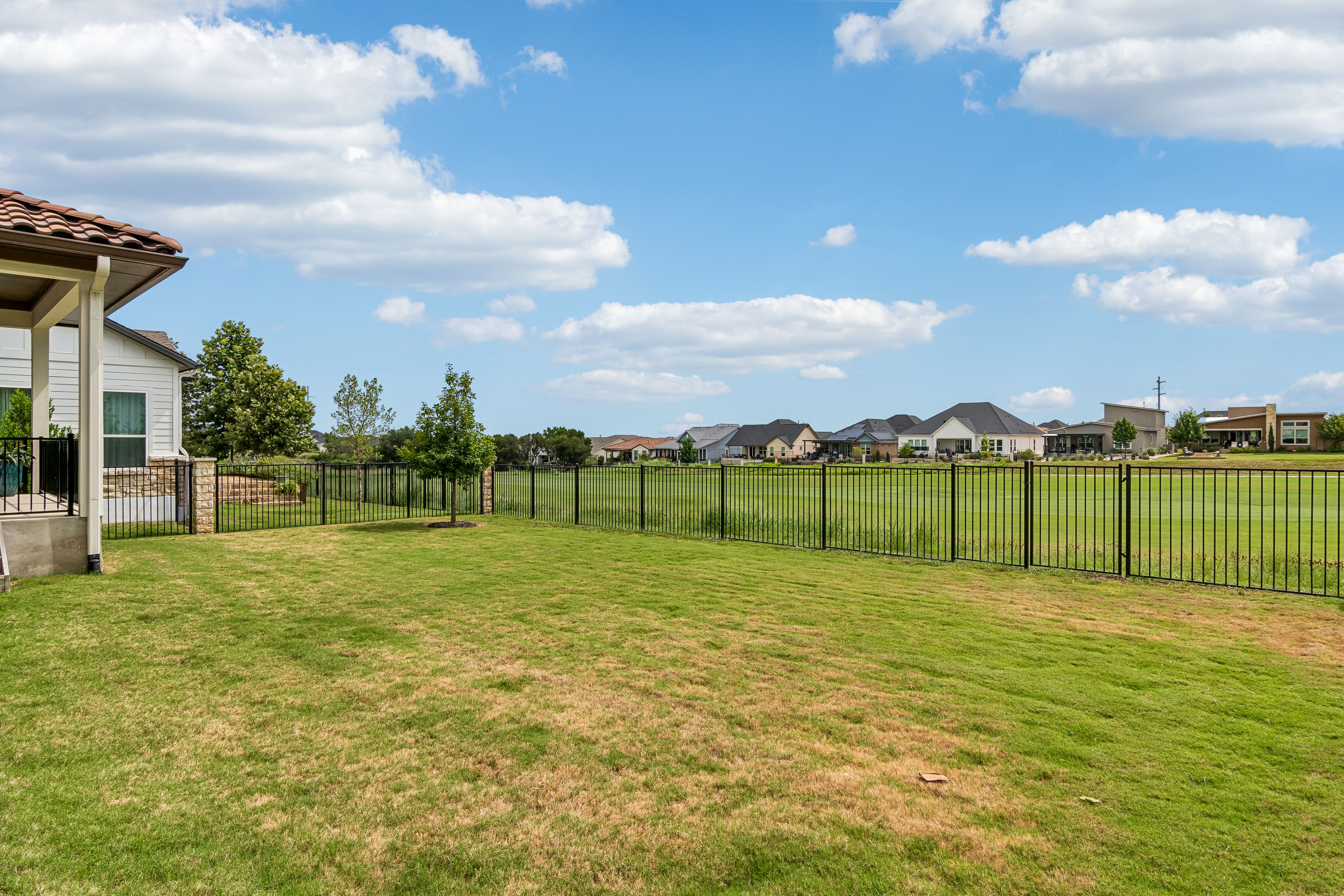 Model-Perfect with Golf Course Views - 物件實景