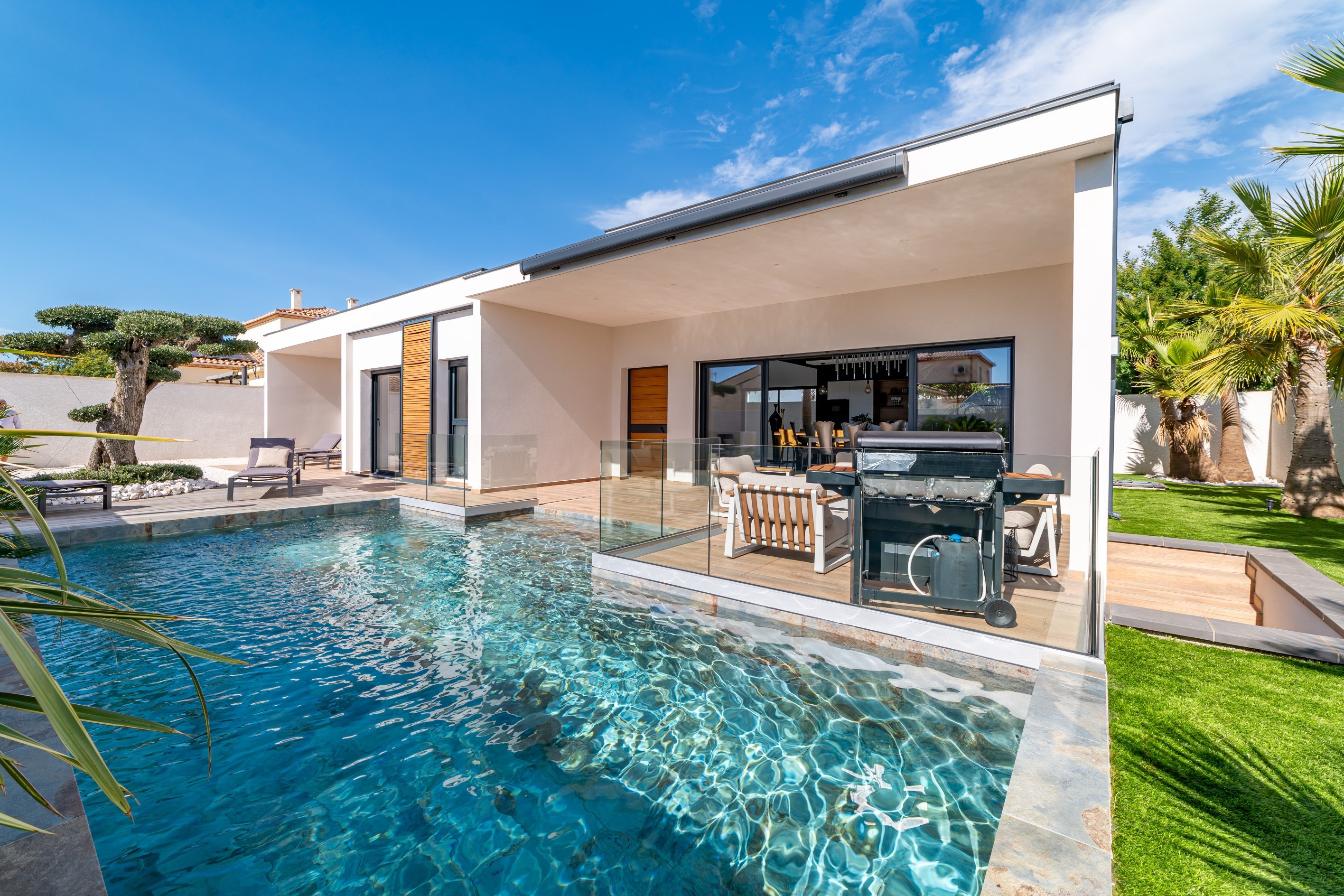  Exceptional single-story villa in Vias – 15 minutes