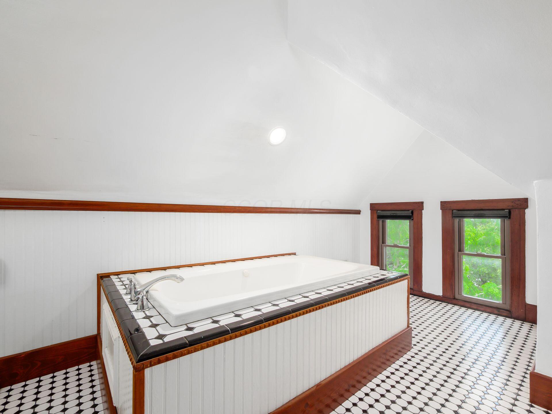 Columbus, Ohio, 43201, United States, 3 Bedrooms Bedrooms, ,4 BathroomsBathrooms,Residential,For Sale,1858166