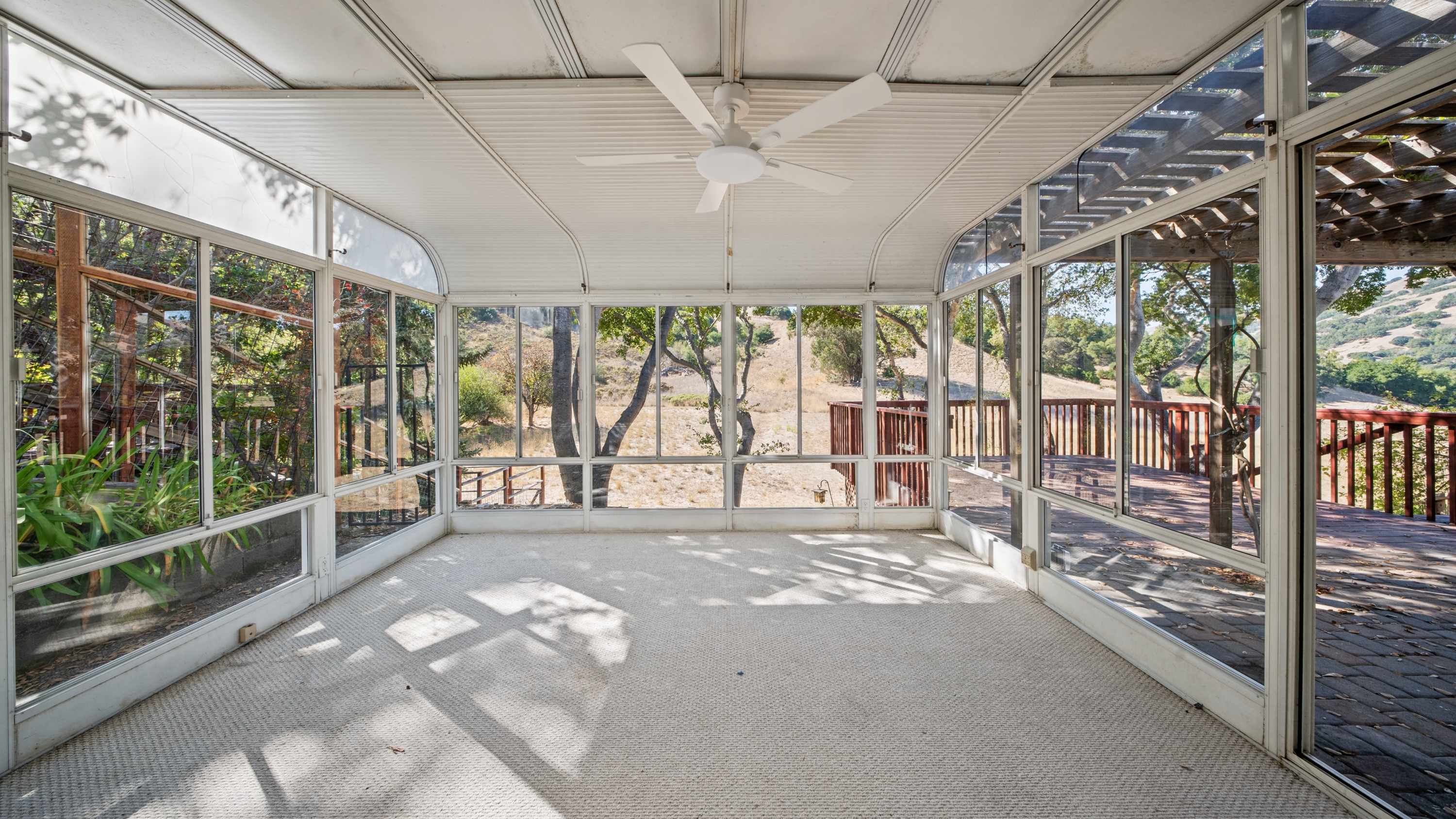  Spacious Mont Marin Contemporary with Open Space Views - 物件實景