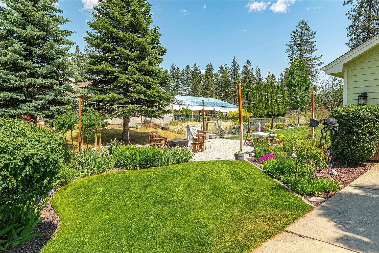 Nine Mile Falls, Washington, 99026, United States, 5 Bedrooms Bedrooms, ,3 BathroomsBathrooms,Residential,For Sale,1979574