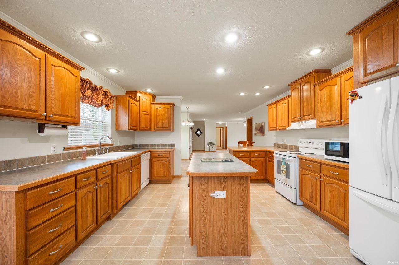 Alexandria, Indiana, 46001, United States, 3 Bedrooms Bedrooms, ,2 BathroomsBathrooms,Residential,For Sale,1728974