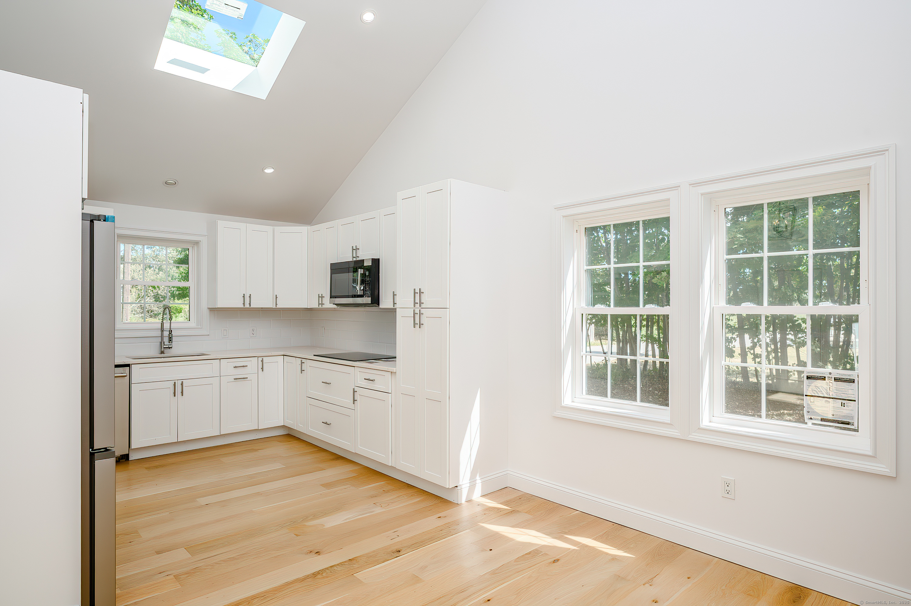 East Lyme, Connecticut, 06357, United States, 2 Bedrooms Bedrooms, ,3 BathroomsBathrooms,Residential,For Sale,1933174