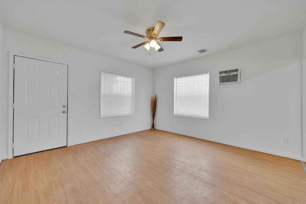 Spring Valley, California, 91977, United States, 6 Bedrooms Bedrooms, ,4 BathroomsBathrooms,Residential,For Sale,1996017