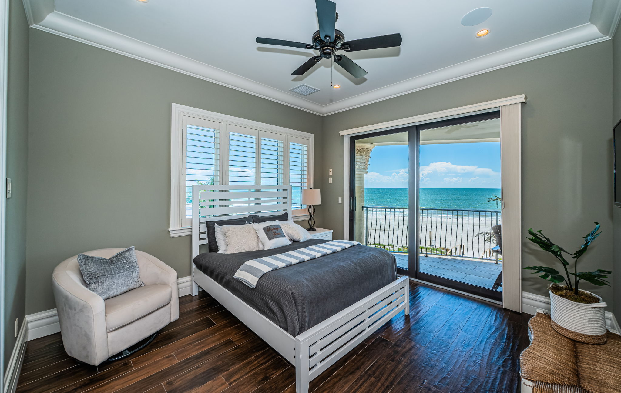 Redington Shores, Florida, 33708, United States, 5 Bedrooms Bedrooms, ,6 BathroomsBathrooms,Residential,For Sale,1921894