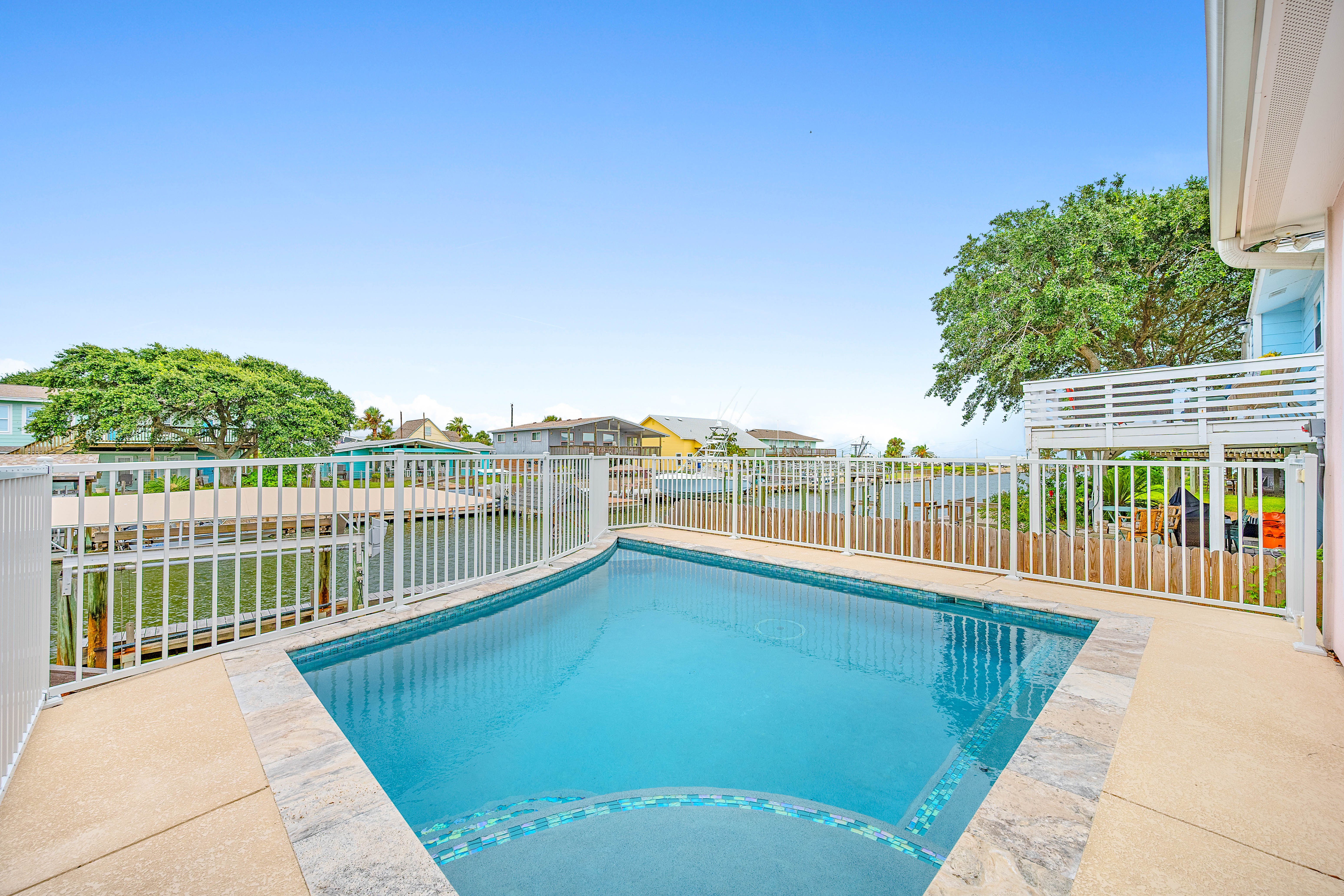  Waterfront Retreat with Heated Pool and Boat Lift - 物件實景